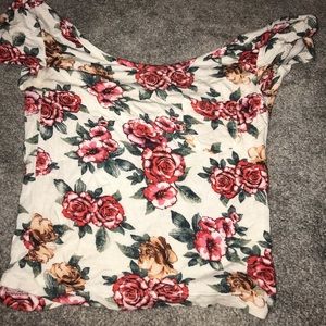 Floral crop top with pocket and its off shoulder!